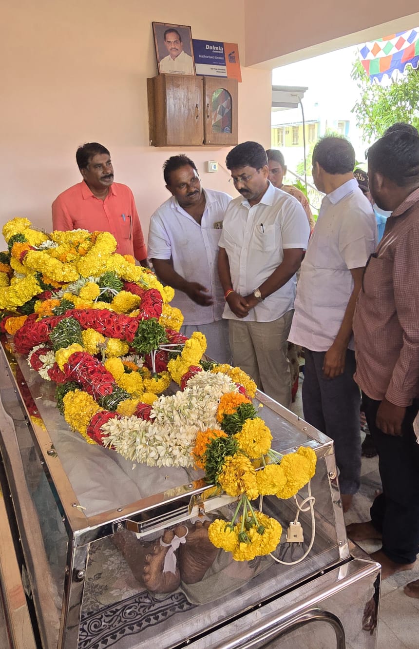 పాకల గ్రామ మాజీ సర్పంచి గొళ్లమూడి సుందర్రామిరెడ్డి గారికి ప్రముఖుల నివాళి