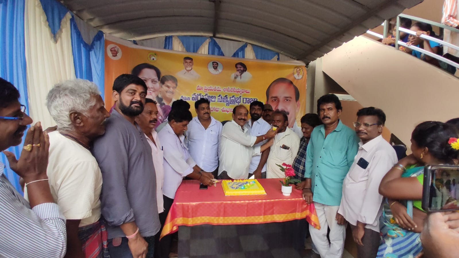 టీడీపీ సీనియర్ నేత పర్వత సురేష్ ఆధ్వర్యంలో ఎమ్మెల్యే సత్యప్రభ జన్మదిన వేడుకలు…