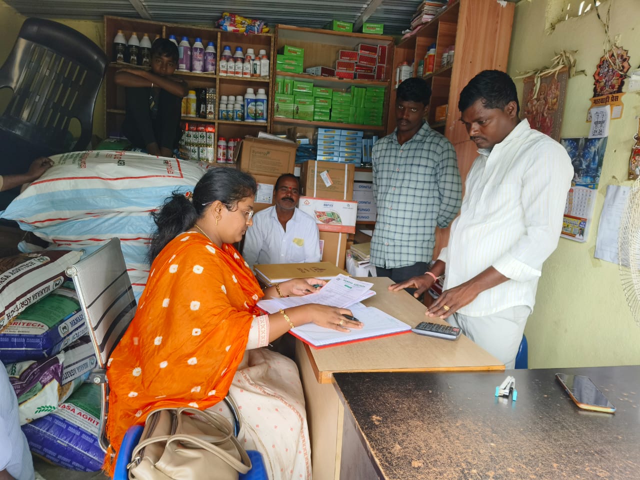 నాణ్యతమైన విత్తనాలను విక్రయించాలి.. ఏవో నవ్య