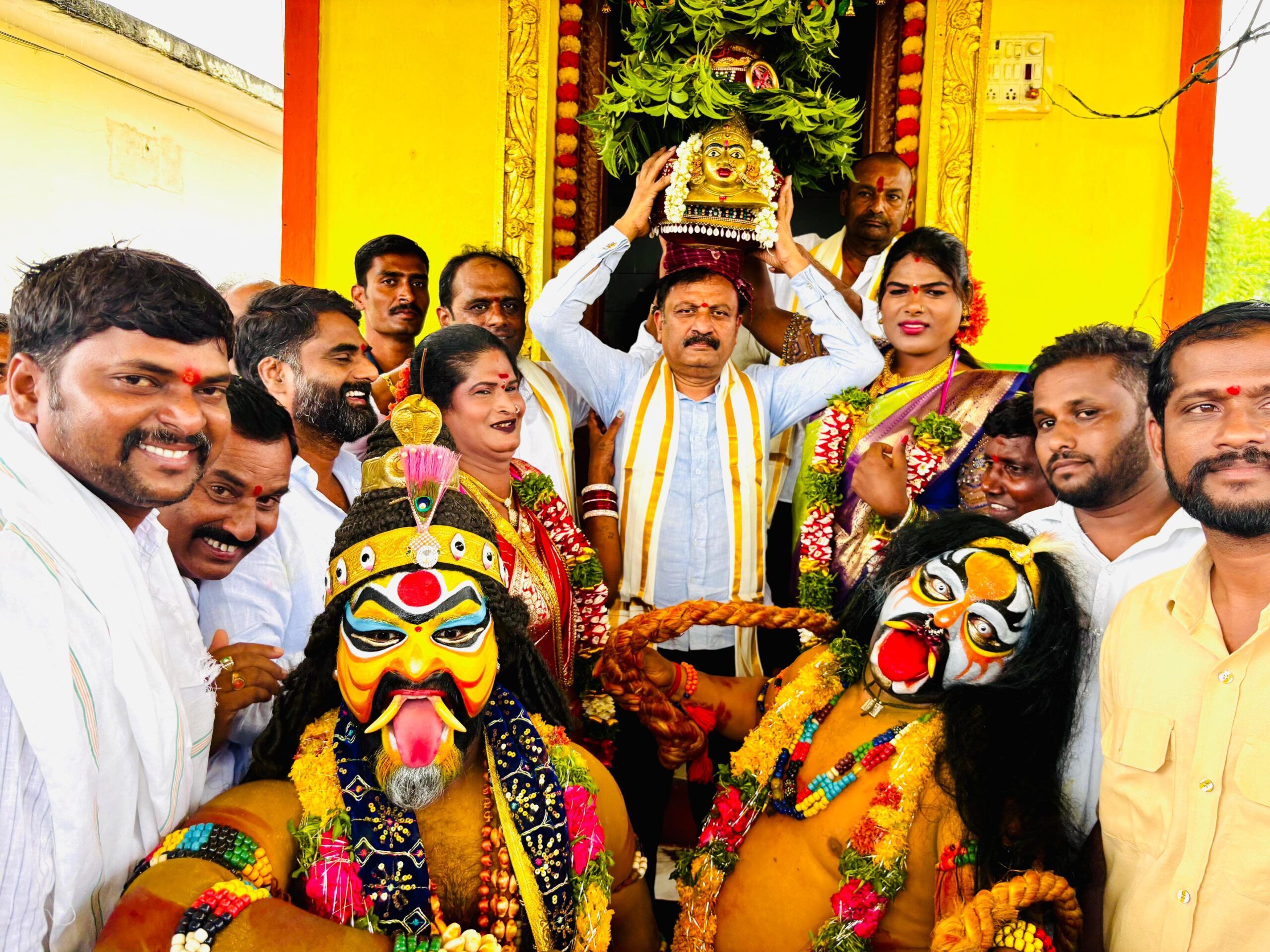 పాడిపంటలు చల్లంగా ఉండాలని చూడాలమ్మ..ఎమ్మెల్యే తోట