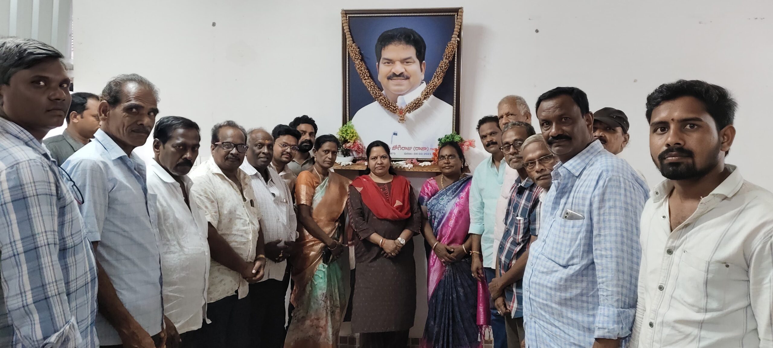 ఎమ్మెల్యే సత్య ప్రభకు కృతజ్ఞతలు తెలిపిన రేషన్ డిపో డీలర్లు…
