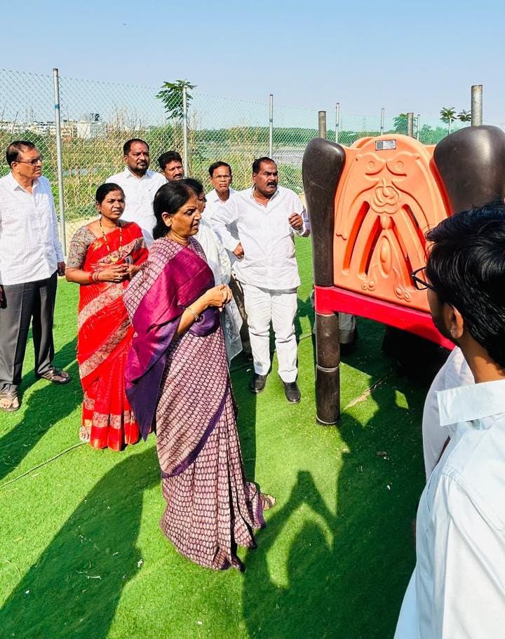 మంత్రాల చెరువు సందర్శించిన ఎమ్మెల్యే సబితా ఇంద్రారెడ్డి