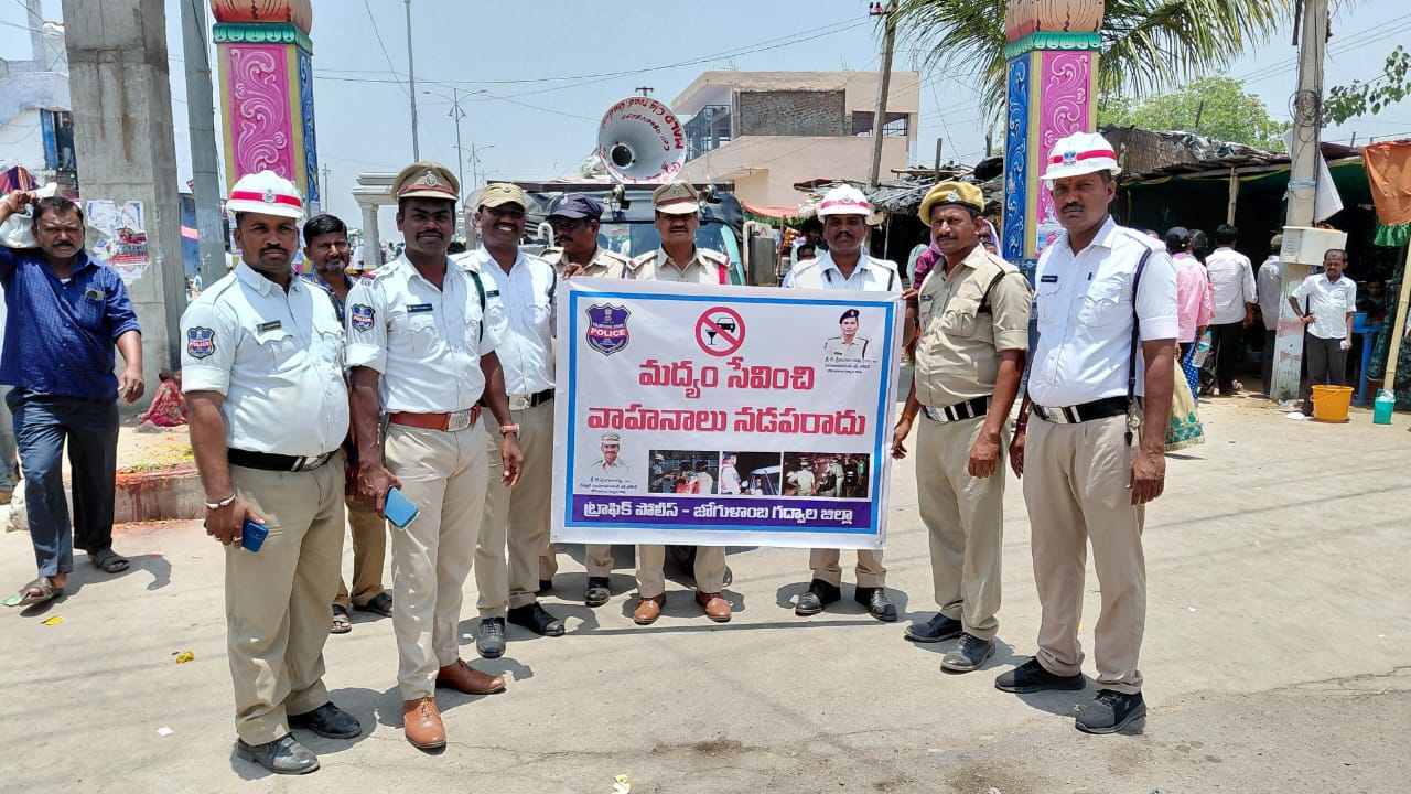 ఆటో ద్వారా ట్రాఫిక్ రూల్స్ పై అవగాహన: ట్రాఫిక్ ఎస్ఐ బాలచంద్రుడు