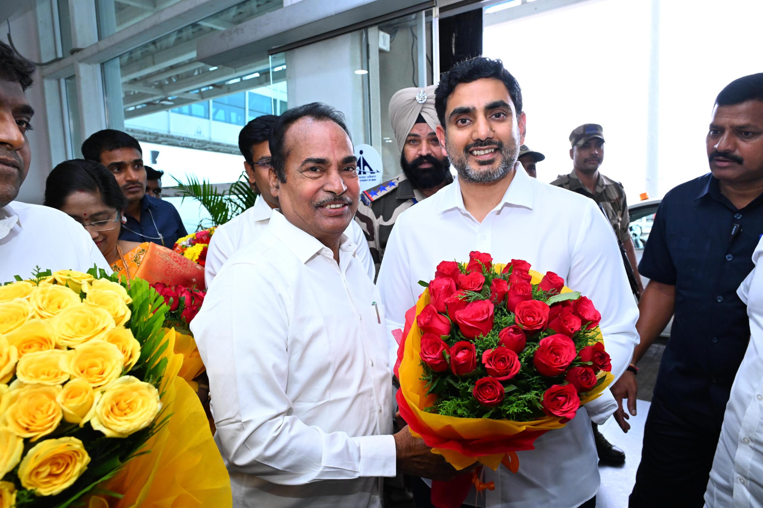 మంత్రి లోకేష్ కు ఎమ్మెల్యే ఆర‌ణి శ్రీనివాసులు స్వాగ‌తం