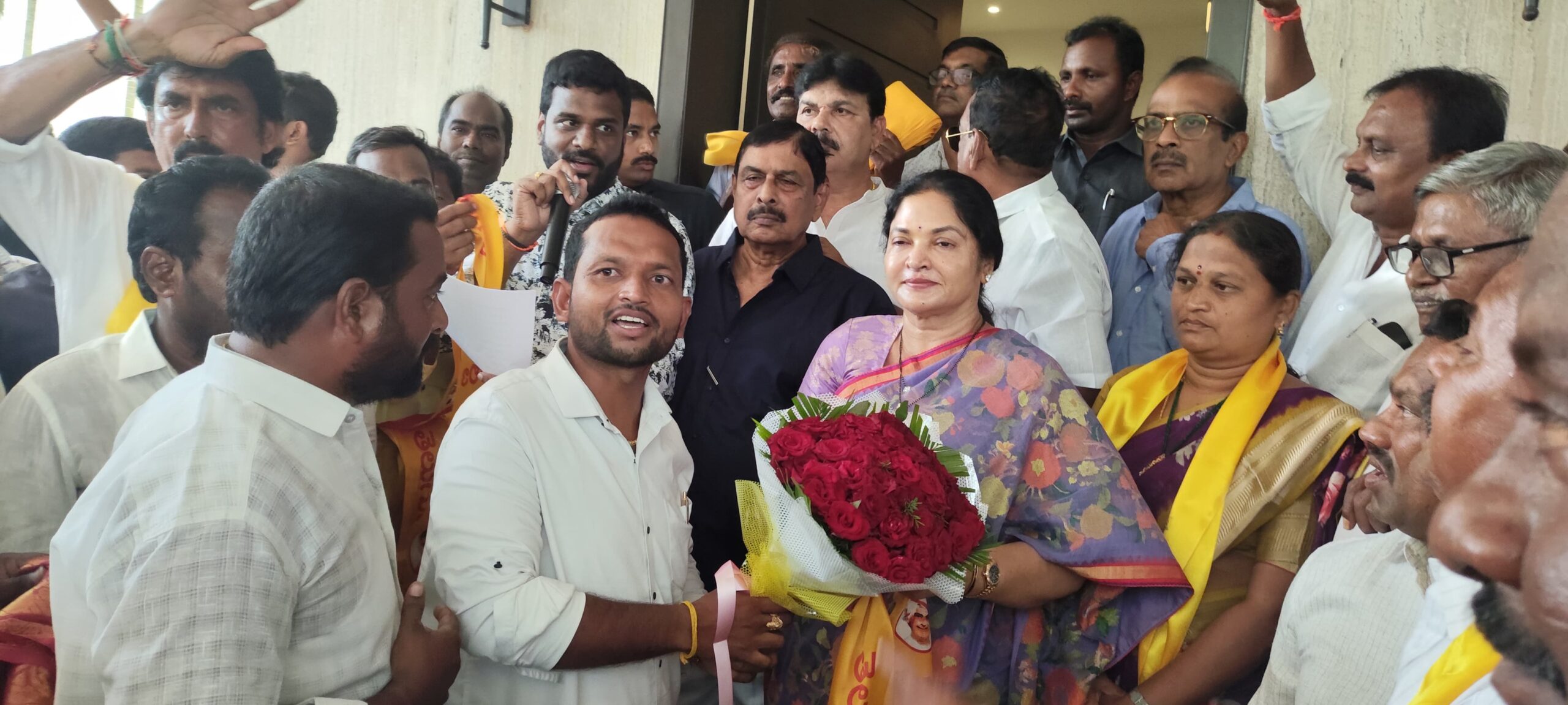 కోవూరు ఎమ్మెల్యే వేమిరెడ్డి ప్రశాంతి రెడ్డి సమక్షంలో తెలుగుదేశం పార్టీలో చేరిన ఉప్పాల శివకుమార్