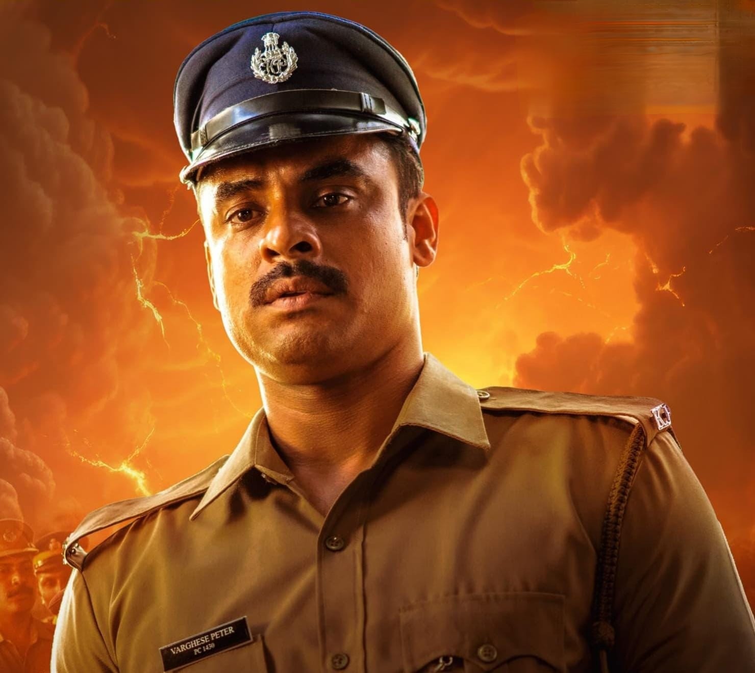 బాక్స్ ఆఫీస్ సూపర్ హిట్ “నరివెట్ట” సినిమా చూస్తూ ఎమోషనల్ అయిన ఆడియన్స్, సోషల్ మీడియాలో పోస్ట్ చేసిన హీరో టొవినో థామస్ !!!