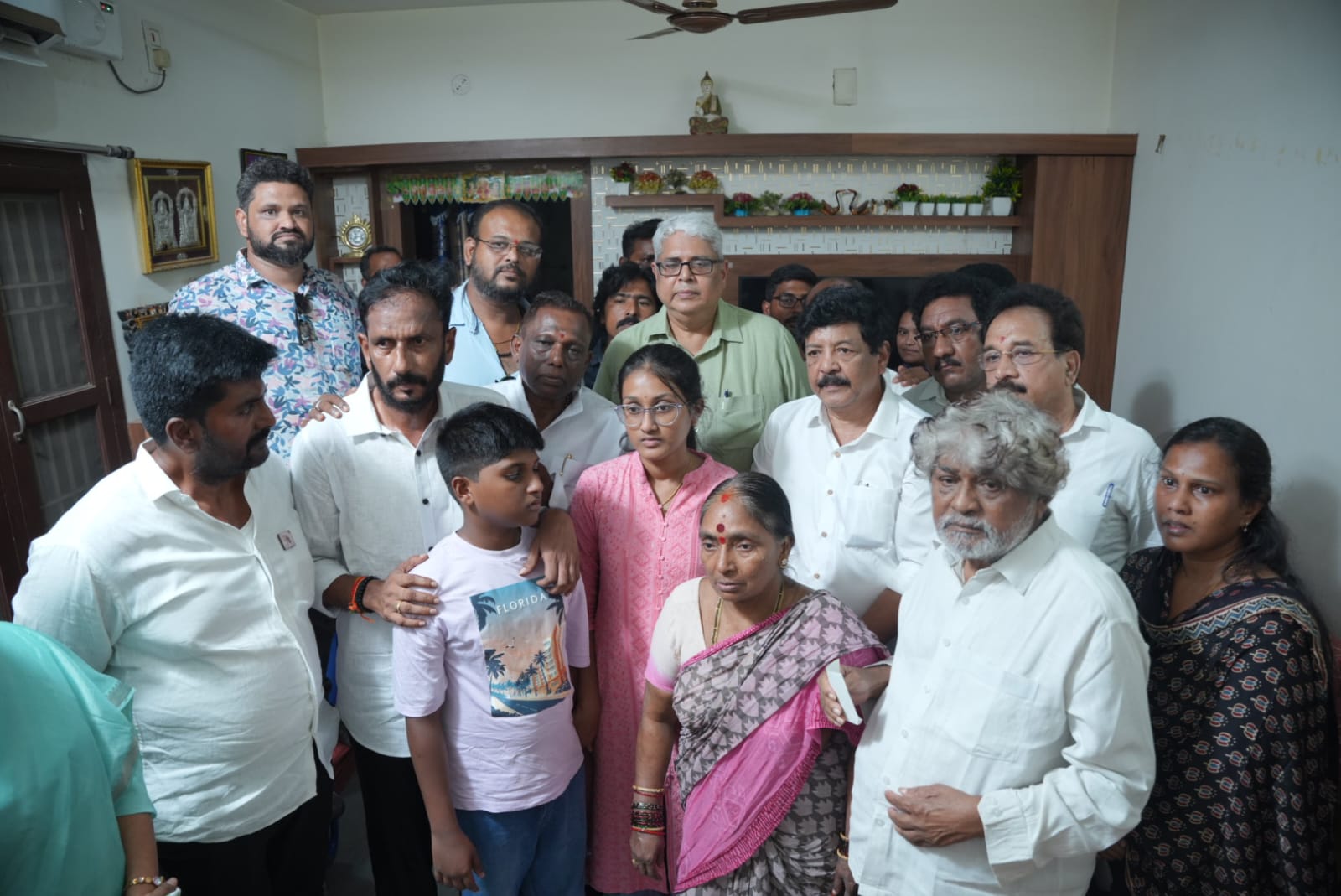 50 లక్షలు తన సొంత నిధులను నుండి జనసేన క్రియాశీలక సభ్యులకు కుటుంబానికి చేర్చిన పవన్ కళ్యాణ్