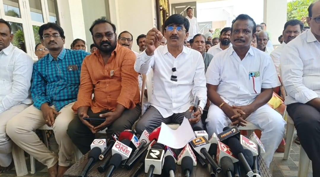 స్కూల్లో పిల్లలకి పాఠాలు చెప్పే విధంగా కావలి ఎమ్మెల్యే ప్రజెంటేషన్ ఉంది…… కావలి మాజీ ఎమ్మెల్యే రామిరెడ్డి ప్రతాప్ కుమార్ రెడ్డి