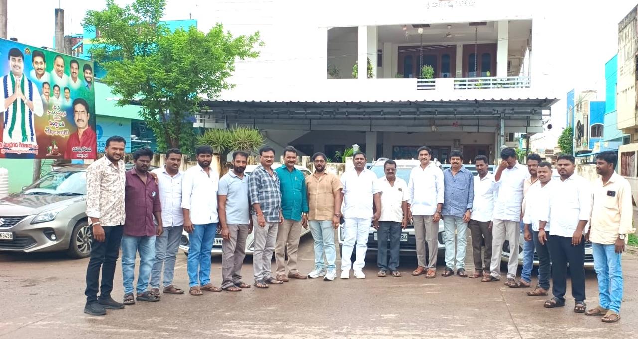 బదిరెడ్డి గోవింద్ ఆధ్వర్యంలో యువత పోరుకు బయలుదేరిన వైసిపి నాయకులు శ్రేణులు