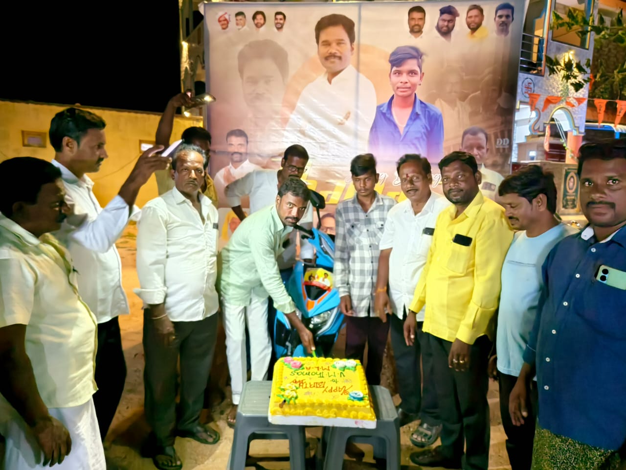 పెరుమాళ్ళుపల్లిలో ప్రభుత్వ విప్, ఎమ్మెల్యే డా. వి.ఎం. థామస్ జన్మదిన వేడుకలు