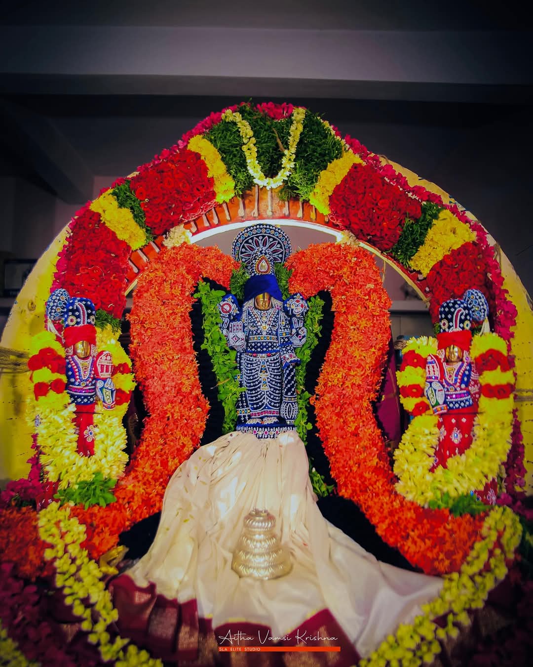 మూడవ రోజు ఉదయం సూర్యప్రభ వాహనం పై స్వామి వారు ఊరేగింపు