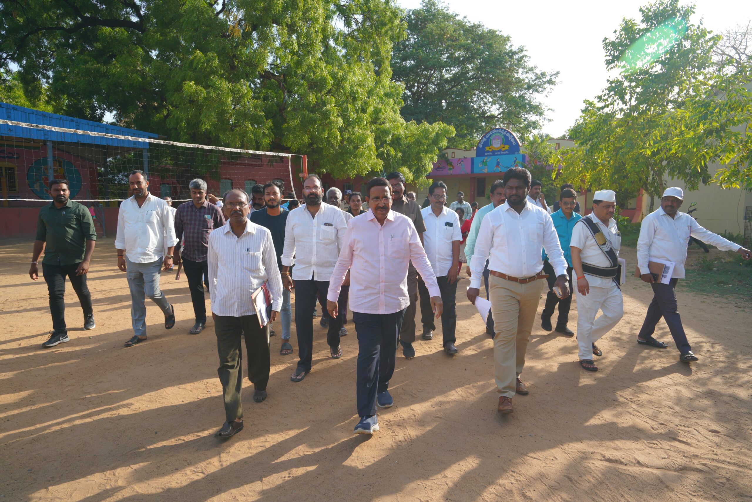 నెల్లూరు మూలపేట పాఠశాలను పరిశీలించిన రాష్ట్ర మంత్రి పొంగూరు నారాయణ