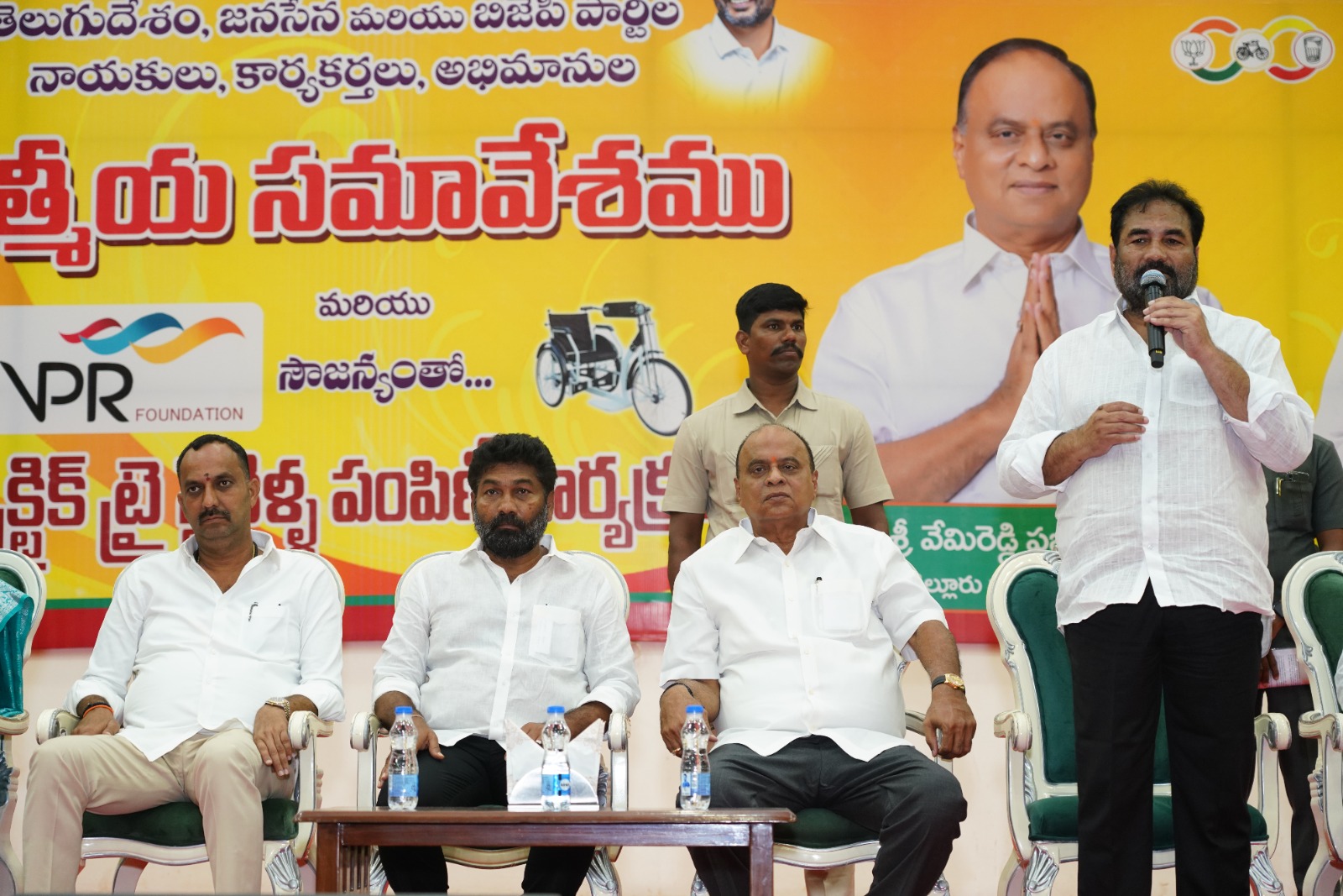 ప్రజలకు సేవ చేయకపోతే వెనకబడిపోతాం……. నెల్లూరు ఎంపీ వేమిరెడ్డి ప్రభాకర్ రెడ్డి