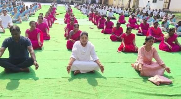యోగా తో ఆరోగ్యం,ఆనందం.