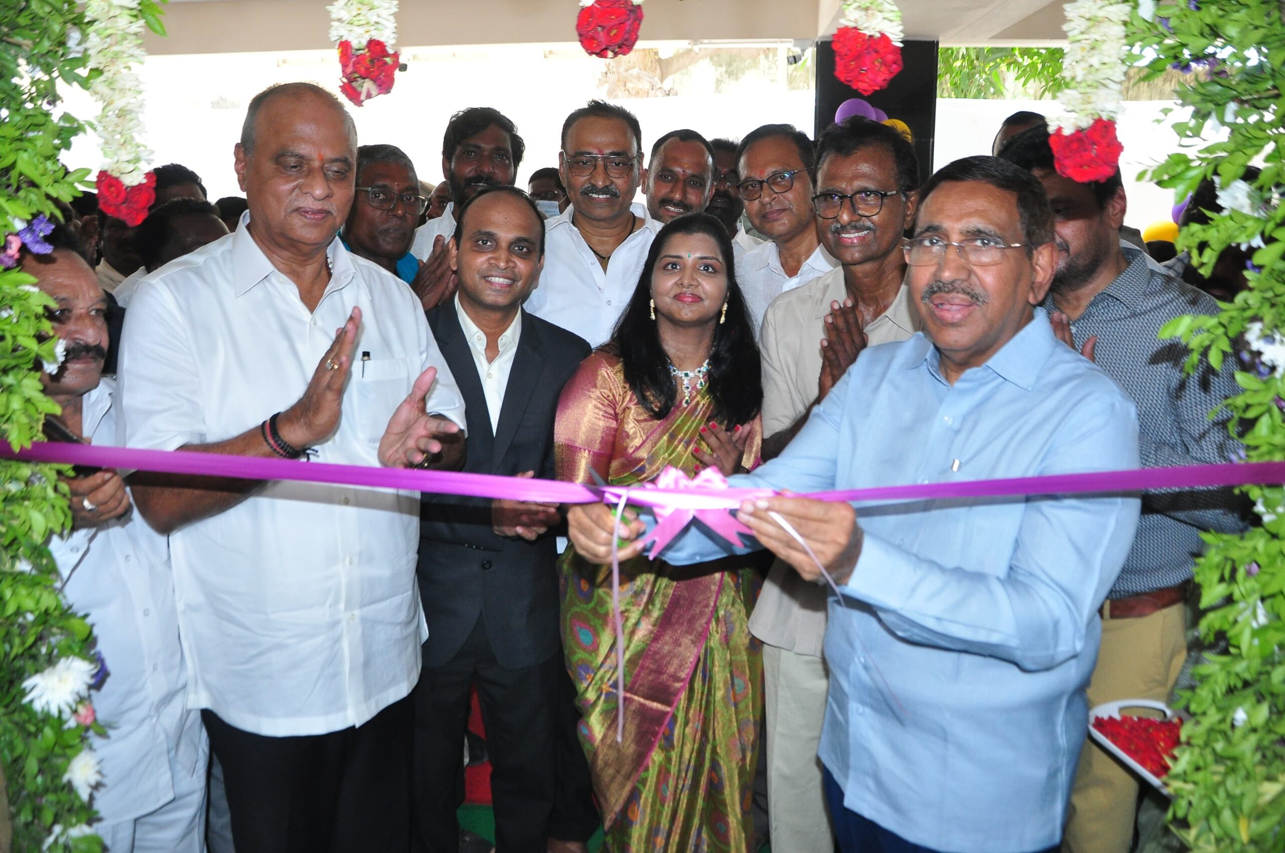 నెల్లూరు ,బృందావనంలో రాష్ట్రమంత్రి పొంగూరు నారాయణ, నెల్లూరు ఎంపీ వేమిరెడ్డి ప్రభాకర్ రెడ్డి చేతుల మీదుగా పోనిక్స్ స్పెషాలిటీ హాస్పిటల్ ప్రారంభం