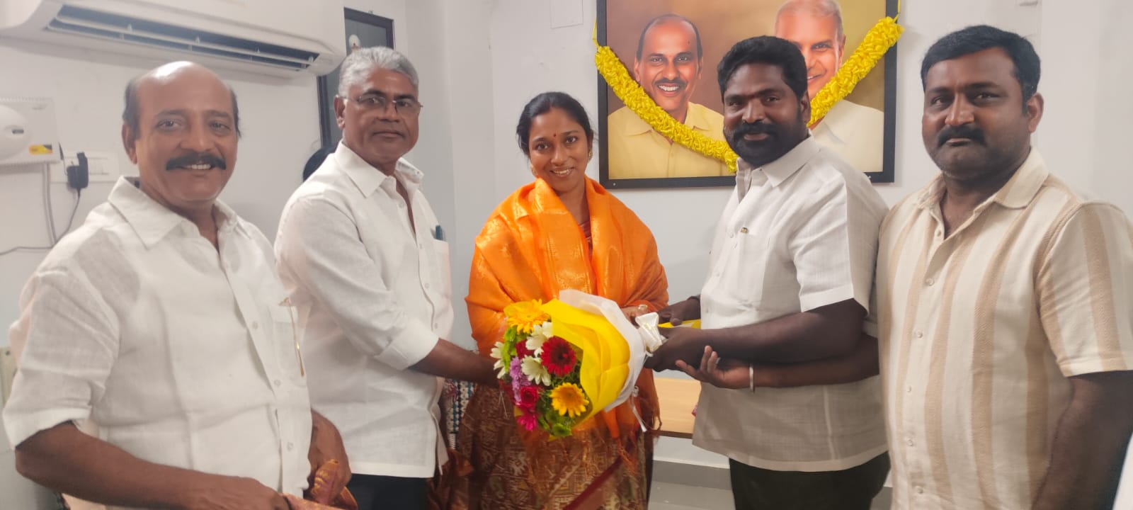 ఎమ్మెల్యే సతీమణి రిషితా రెడ్డికి జన్మదిన శుభాకాంక్షలు తెలిపిన మునిరాజా యాదవ్..