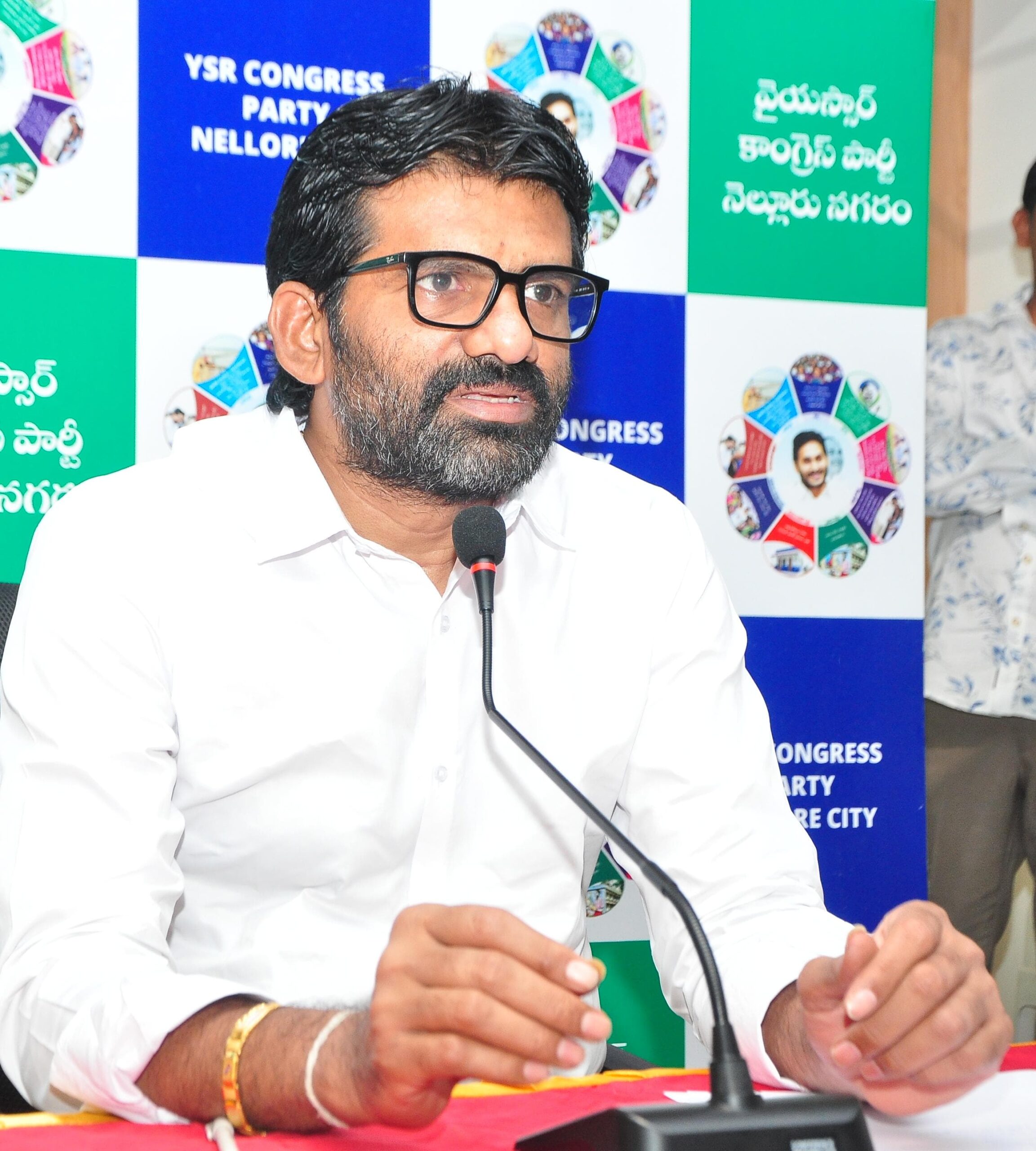 రెడ్ బుక్ రాజ్యాంగంలో మీడియాకు రక్షణ లేదు ………..ఎమ్మెల్సీ పర్వత రెడ్డి చంద్రశేఖర్ రెడ్డి.