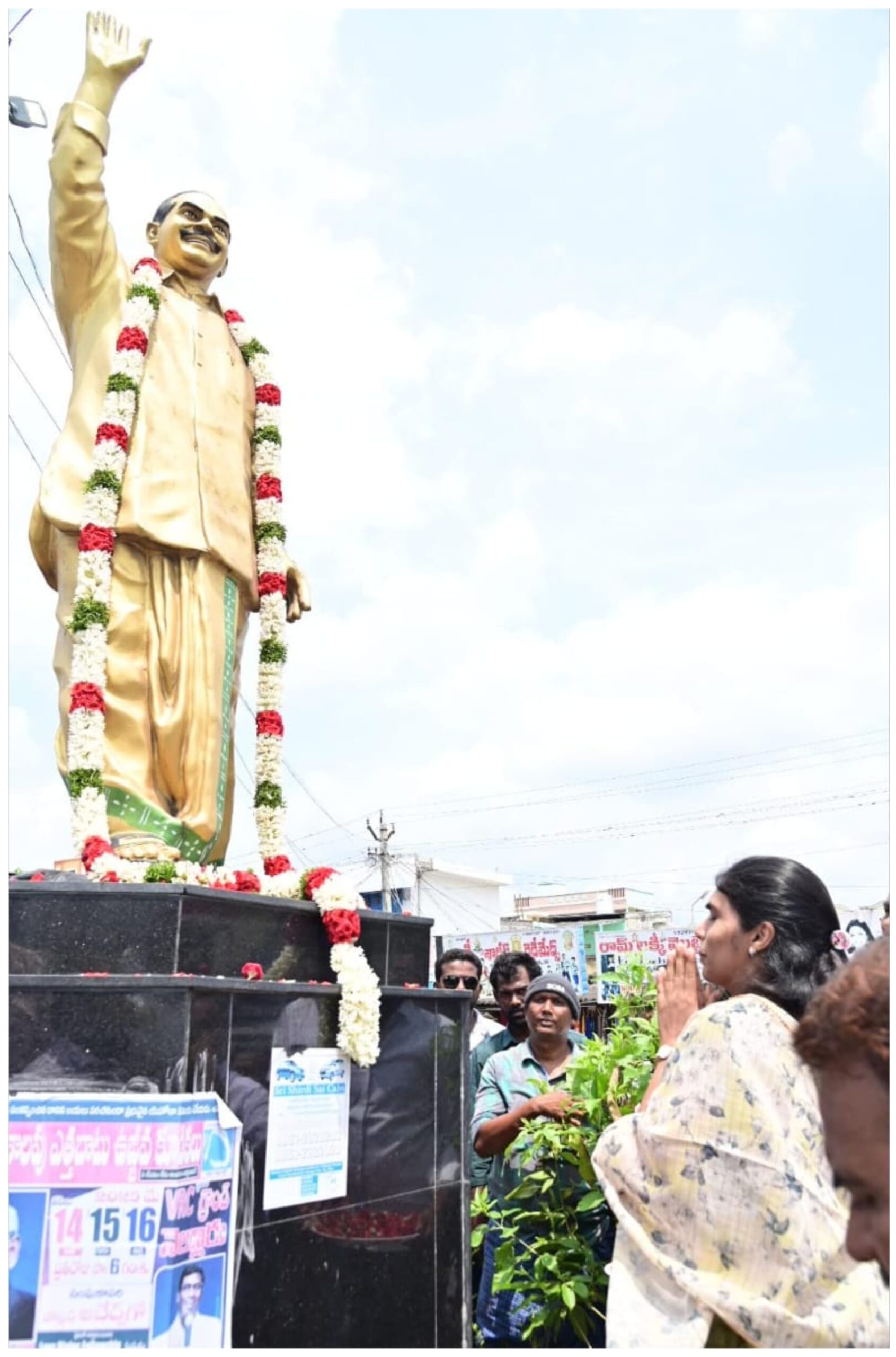 ప్రజలు ప్రశ్నించినా కేసులు పెడతారా…….. కాకాని పూజిత