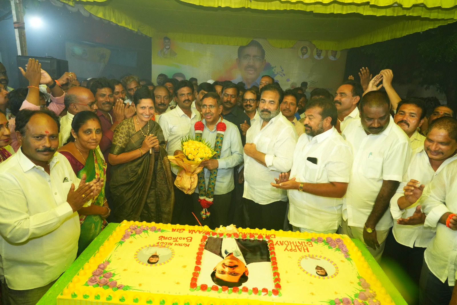 నెల్లూరు రూరల్ లో జోరు వానలో సైతం రాష్ట్ర మంత్రి పొంగూరు నారాయణ జన్మదిన వేడుకలు