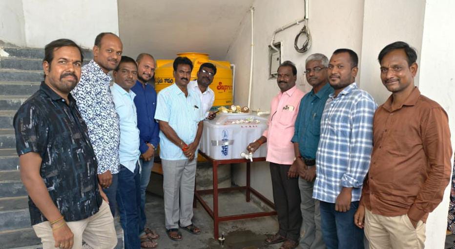 డిగ్రీ కళాశాలకు మిని ట్యాంక్ బహుకరణ,మన్సాని రాగమ్మ నారాయణ గార్ల జ్ఞాపకార్థం
