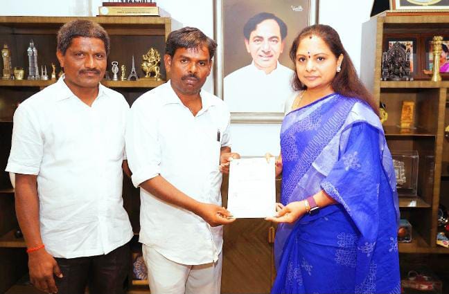 జాగృతిని అన్ని జిల్లాలో విస్తరింపజేయాలి ఎమ్మెల్సీ కవిత – హైద్రాబాద్ లో వారి సగృహంలో మర్యాద పూర్వకంగా కలిసిన ఉద్యమకారులు