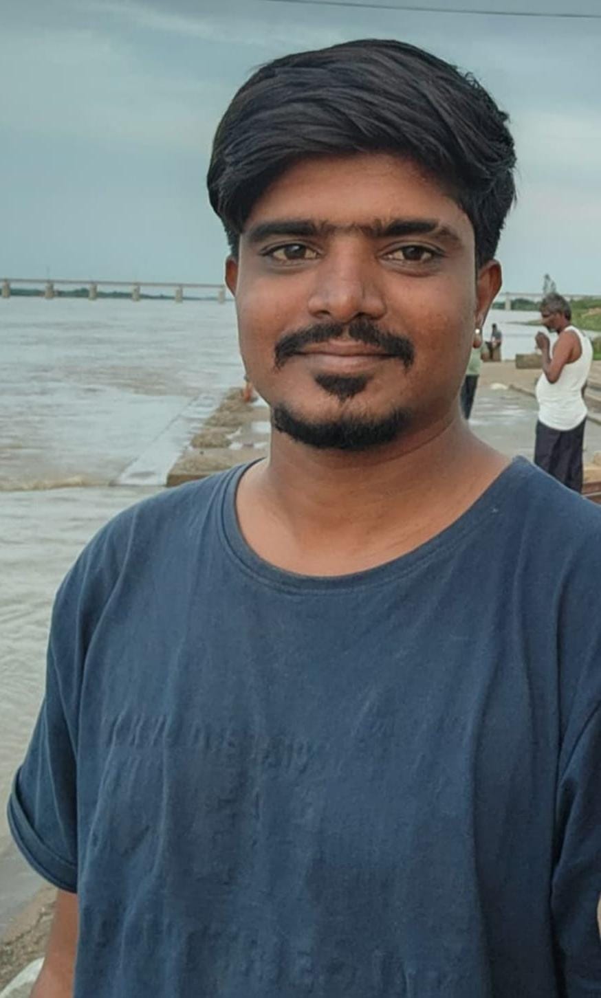 గత కొన్నిరోజుల నుండి కన్పించకుండా పోయిన గద్వాల కు చెందిన నివాసి,  సర్వేయర్ తేజశ్వర్ దారుణ హత్య