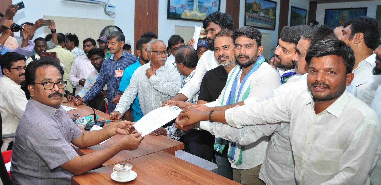 నెల్లూరులో వైఎస్ఆర్సిపి యువజన విభాగం ఆధ్వర్యంలో యువత పోరు