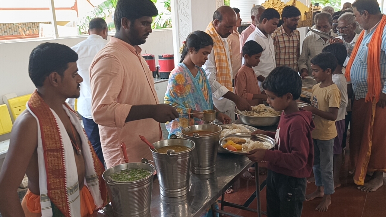 శ్రీ ఉమామహేశ్వరాలయంలో వైభవంగా మట్టెద్దుల అమావాస్య వేడుకలు,భక్తులకు అన్నదానం.