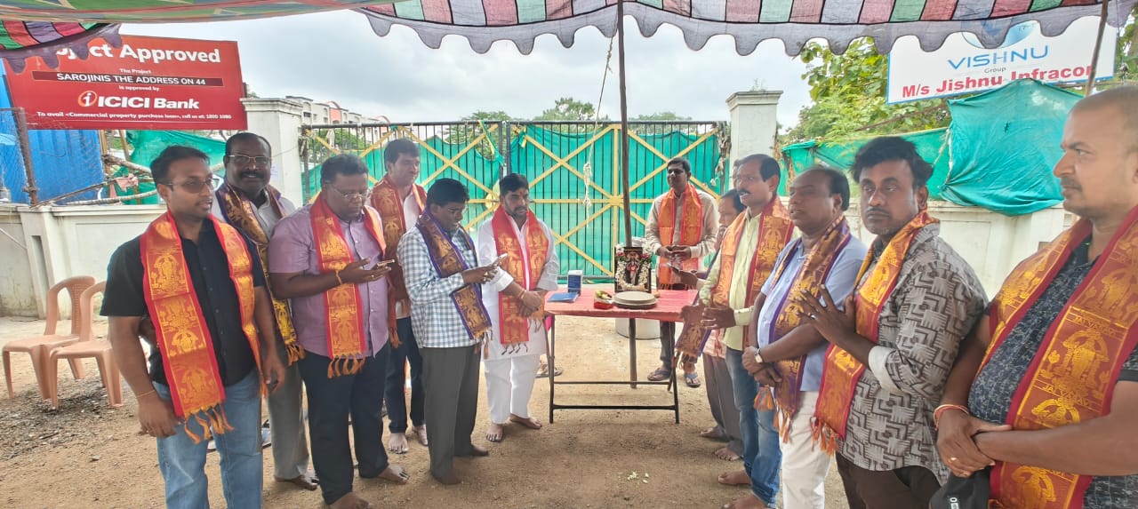 వాసవి సేవాదళ్ఆధ్వర్యంలో అమావాస్య అన్న ప్రసాదం ముఖ్య అతిథిగా  మొగులపల్లి ఉపేందర్