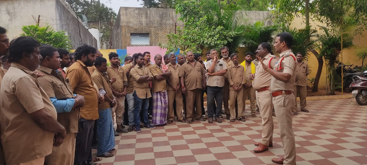 ట్రాఫిక్ నిబంధనలపై ఆటోవాలాలకు అవగాహన