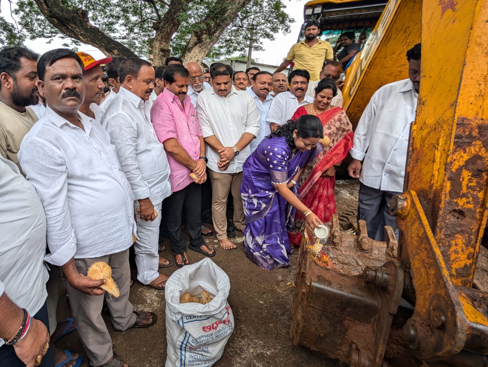 పంట కాలువల పూడికతీత పనులను ప్రారంభించిన ఎమ్మెల్యే సత్యప్రభ