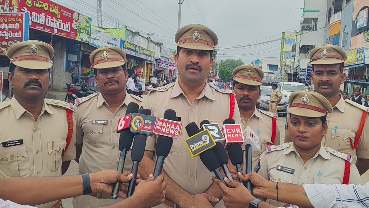 మాదకద్రవ్యాల నిర్మూలనపై అవగాహన ర్యాలీ చేపట్టిన ప్రత్తిపాడు సర్కిల్ పోలీసులు