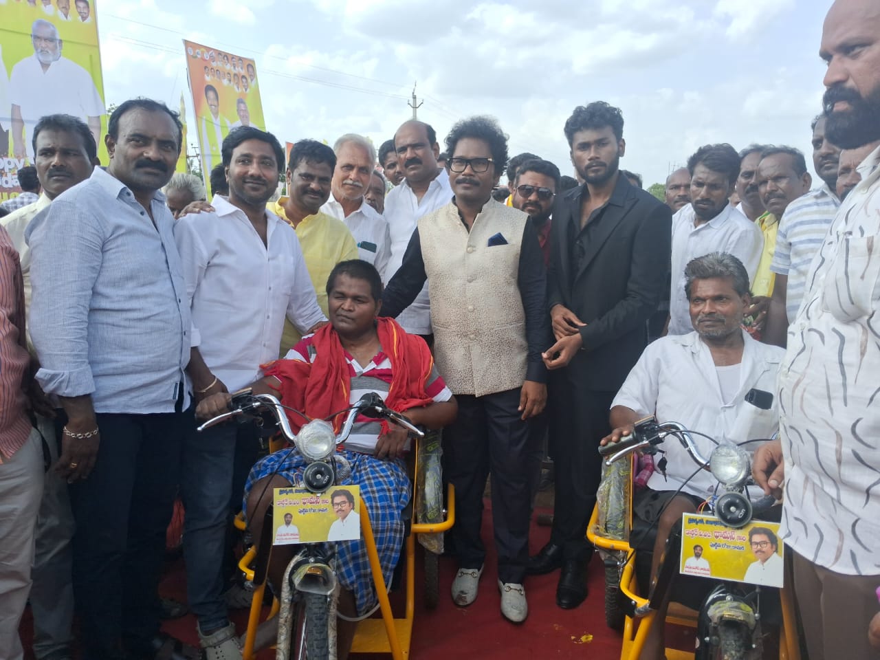 కనీవిని ఎరగని రీతిలో ప్రభుత్వ విప్ థామస్ జన్మదిన వేడుకలు