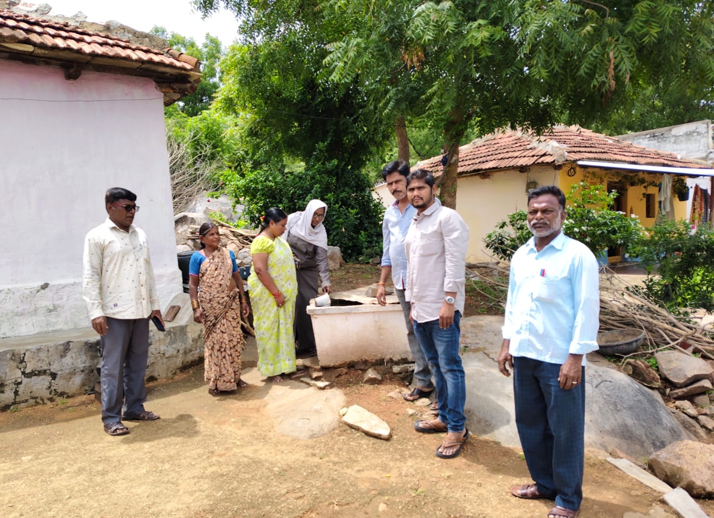 పరిసరాల పరిశుభ్రతకు ప్రతి ఒక్కరూ కట్టుబడి ఉండాలి: ఎంపీడీవో గంగాధర్