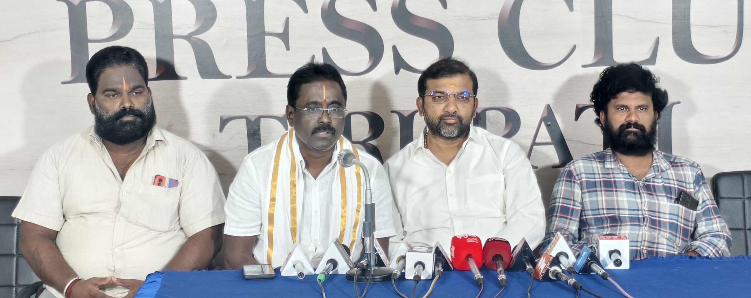 తిరుమలలో ప్రక్షాళన చేసి ఎన్నో మార్పులు తీసుకొచ్చాం…భక్తుని రూపంలో వైసిపి కార్యకర్త నినాదాలు చేశారు…భక్తుల మనోభావాలను దెబ్బతీసేందుకు వైసిపి కుట్ర..టీటీడీ పాలక మండలి సభ్యులు వైద్యం శాంతారాం, నరేష్ కుమార్ లు