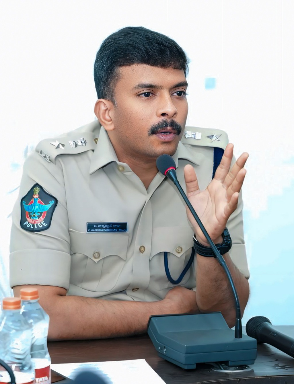 అసాంఘిక శక్తులపై రాత్రింబవళ్లు నిఘా…నేరాల నియంత్రణకు డ్రోన్ కెమెరాలతో నిఘా…బహిరంగ ప్రదేశాల్లో మద్యం సేవించే వారిపై కేసుల నమోదు..జిల్లా అంతట గ్రామాల్లో పల్లెనిద్ర కార్యక్రమాలు..జిల్లా ఎస్పీ హర్షవర్ధన రాజు…