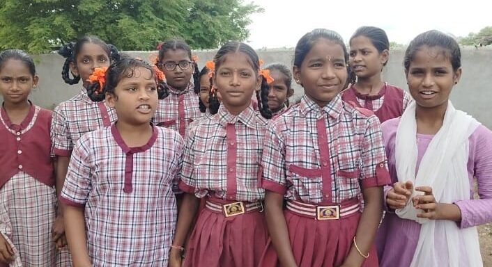 పాఠశాల ప్రాంగణంలో వాటర్ ట్యాంక్ కట్టడం సరైనదేనా? గద్వాల జిల్లా ప్రాంత బడుగు పిల్లల ఆశ మాయమవుతుందా?