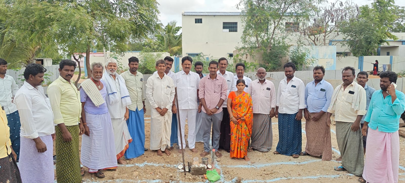 ఇందిరమ్మ ఇండ్లకు భూమి పూజ చేసిన గట్టు మాజీ ఎంపీపీ జె.విజయ్ కుమార్