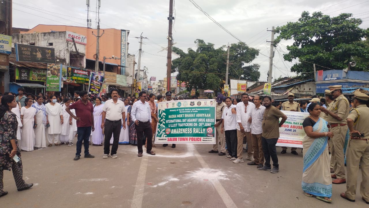 మారకద్రవ్యాలకు యువత దూరంగా ఉండాలి – సాలూరు పట్టణ సర్కిల్ ఇన్స్పెక్టర్ అప్పలనాయుడు