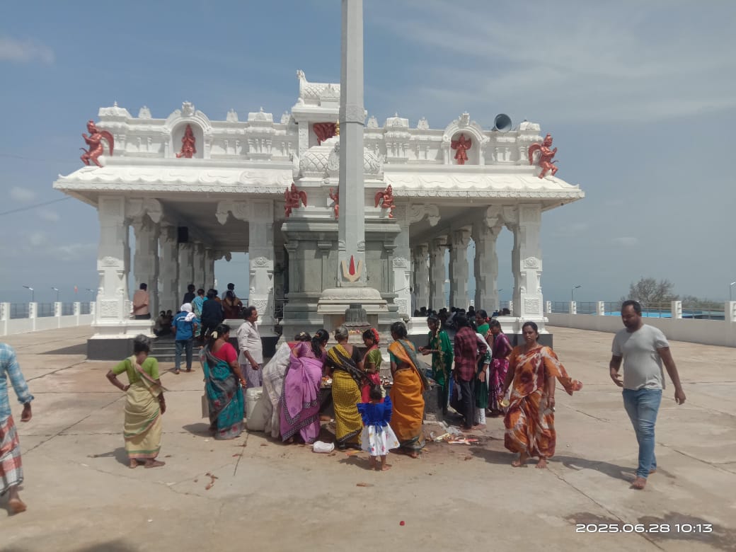 శ్రీ లక్ష్మీ నరసింహ స్వామికి ప్రత్యేక పూజలు