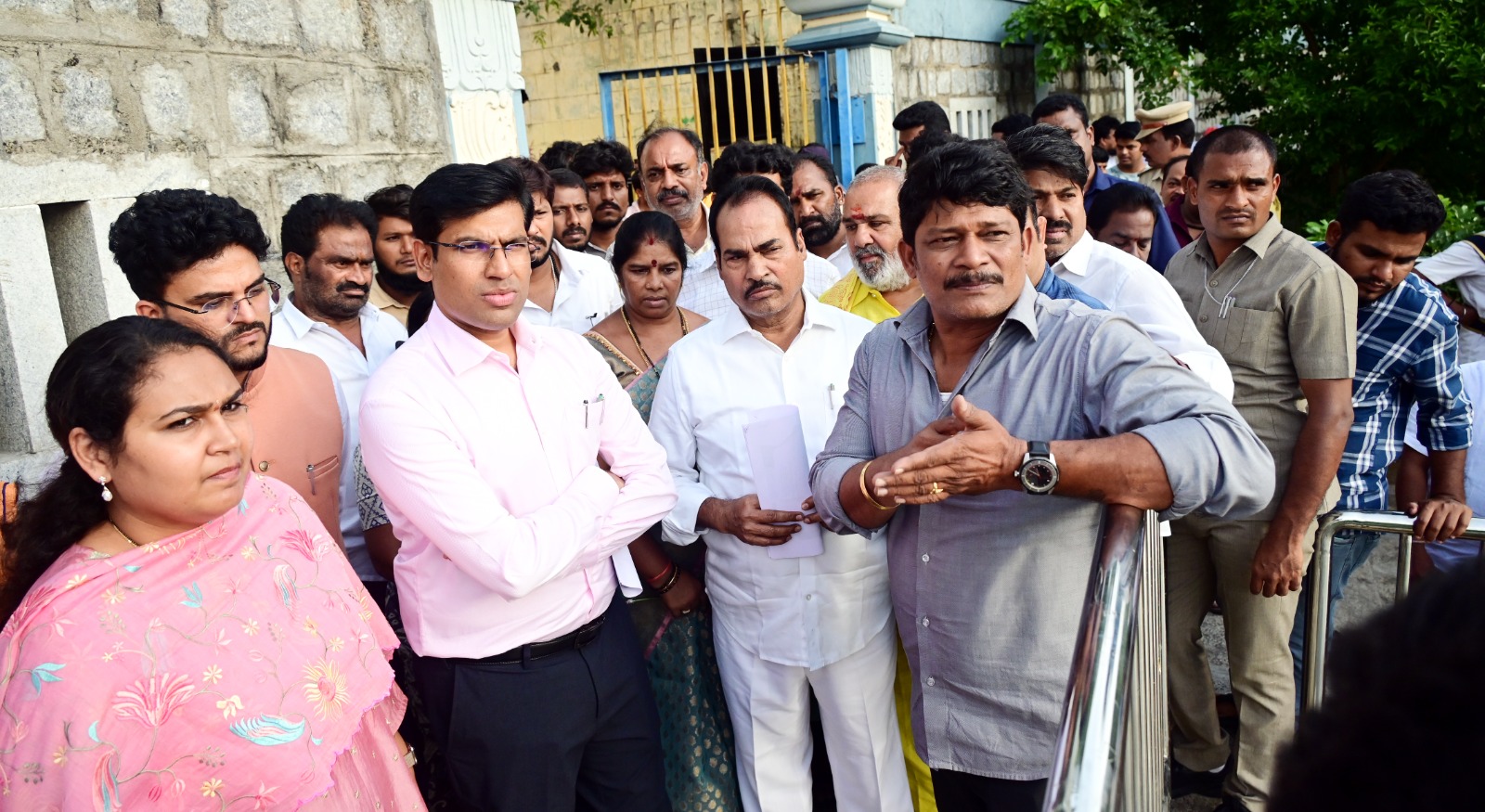మంచినీళ్ళగుంటను క‌లుషిత స‌మ‌స్య‌ను ప‌రిష్క‌రిస్తాం – ఎమ్మెల్యే ఆర‌ణి శ్రీనివాసులు