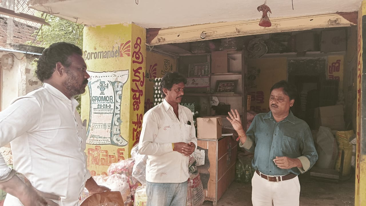 అధికధరలకు ఎరువులు విక్రయిస్తే కఠిన చర్యలు – మండలవ్యవసాయ శాఖ అధికారి తిరుపతి రావు హెచ్చరిక