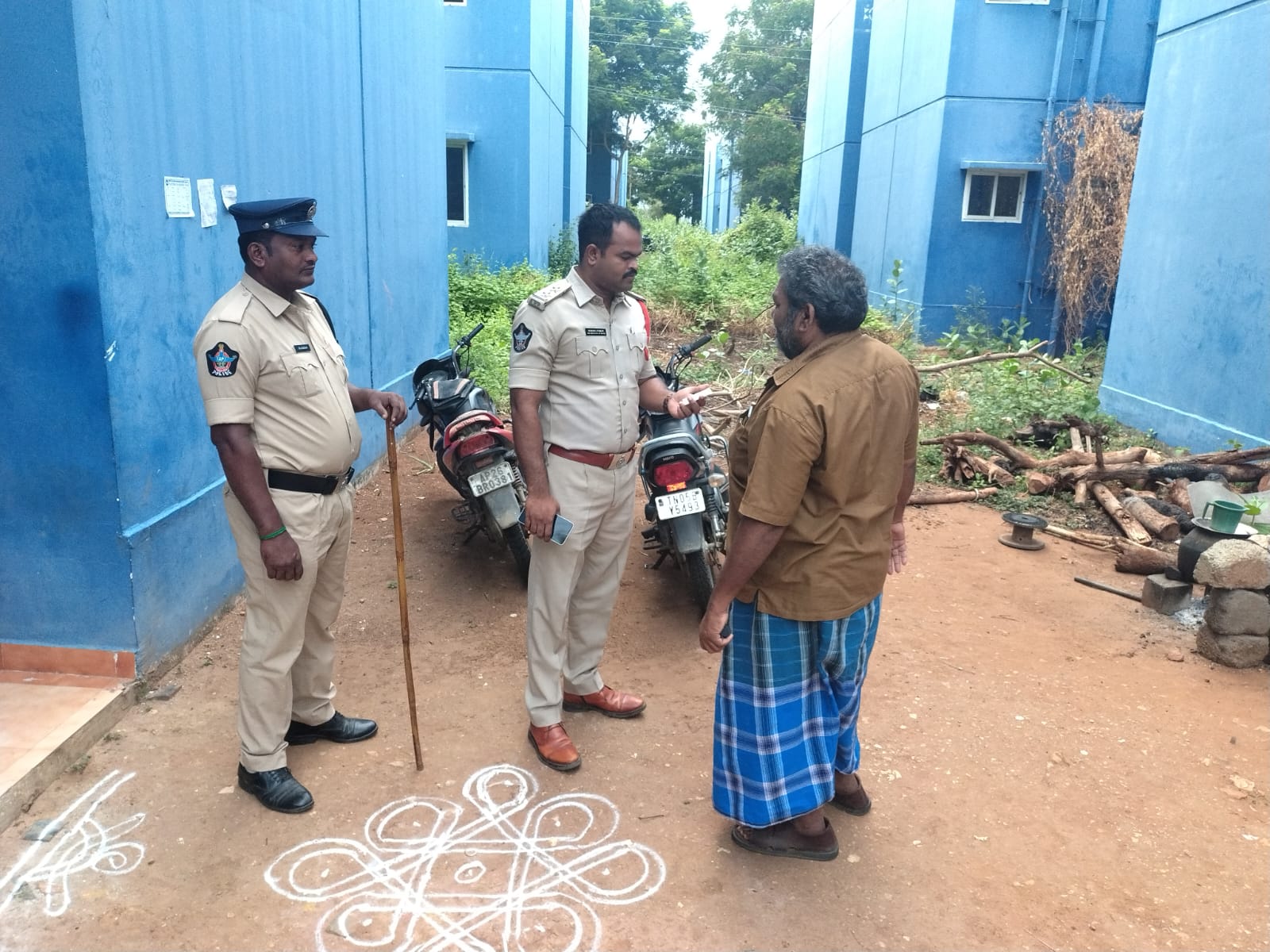 గూడూరులో పోలీసుల ముమ్మర తనిఖీలు