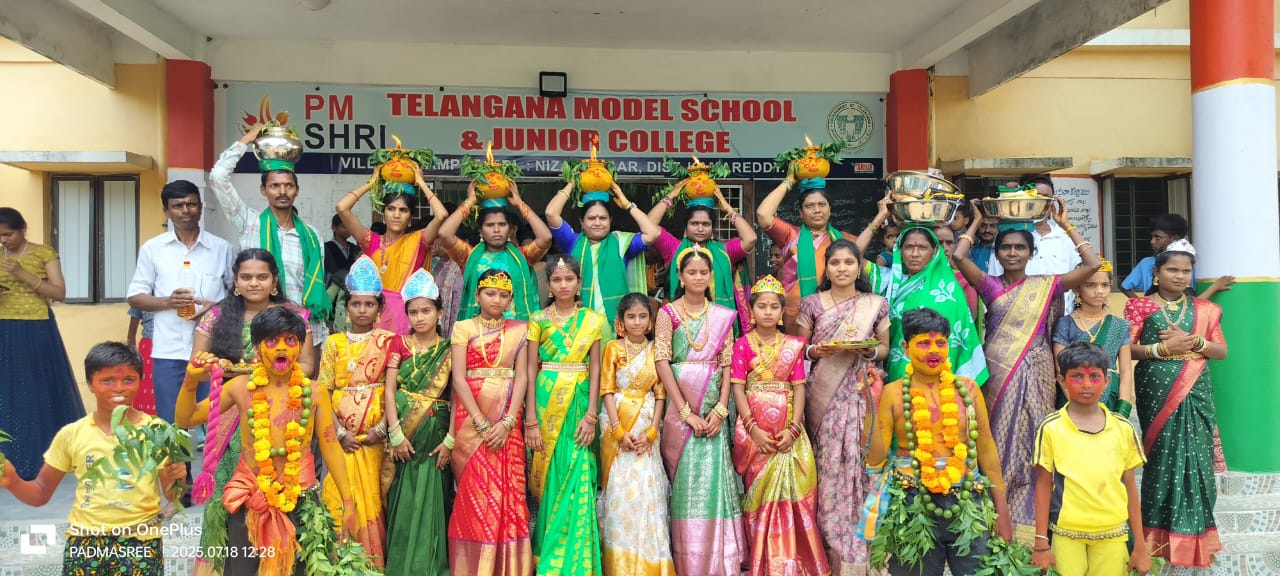 పాఠశాలల్లో బోనాల పండుగ..