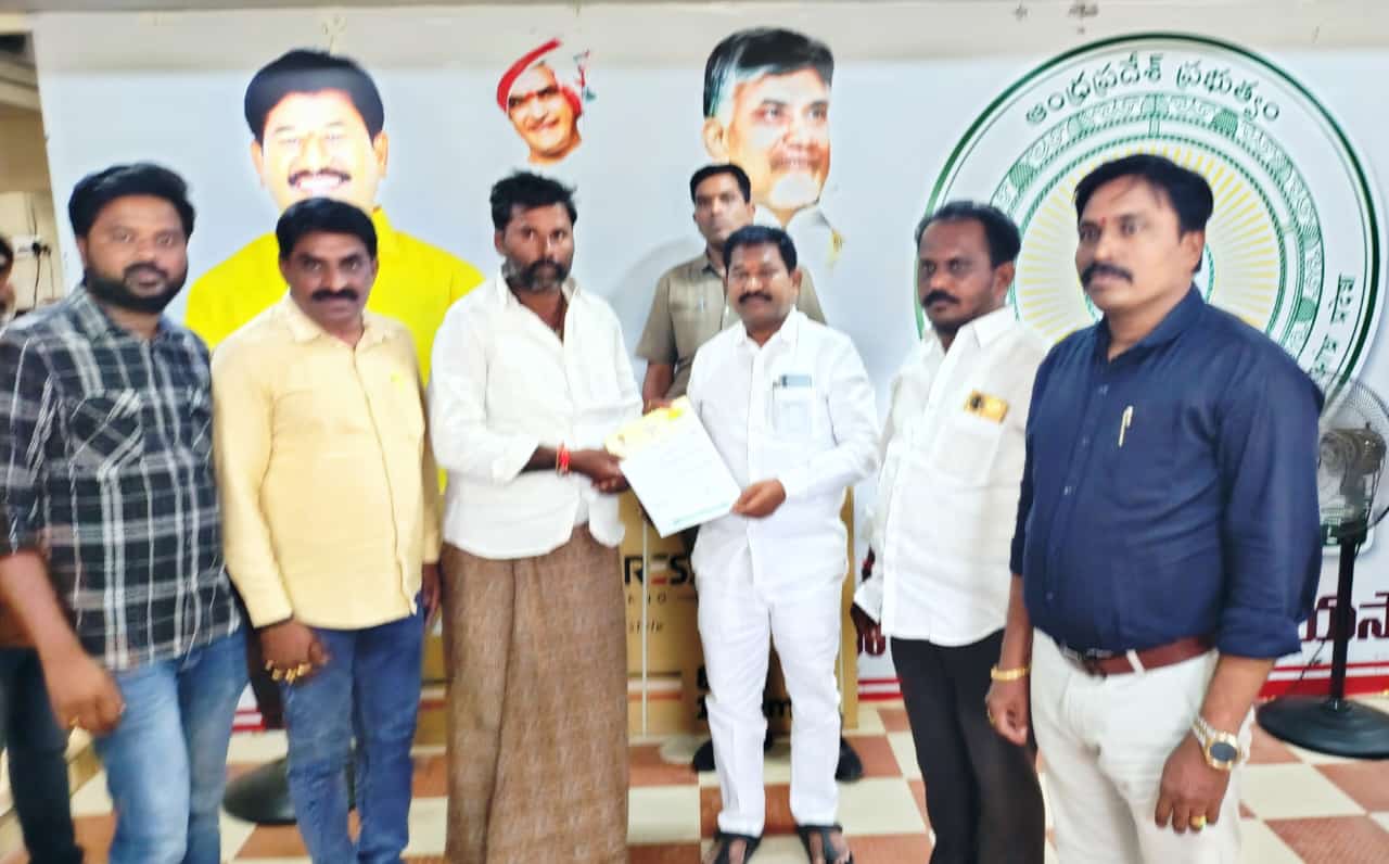 పేదలకు వరం సీఎం సహాయనిధిమంత్రి డోలా శ్రీ బాలవీరాంజనేయ స్వామి