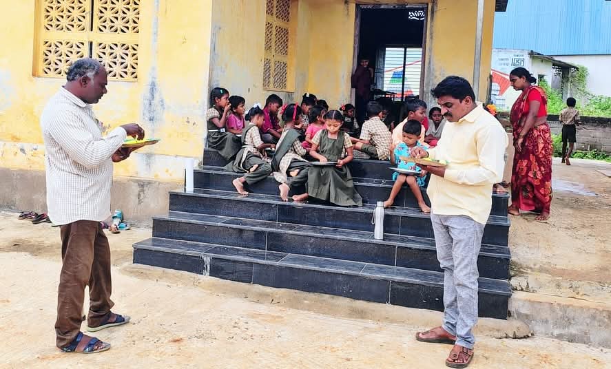 పాఠశాల విద్యార్థులకు పోషకాహారంతో కూడిన మధ్యాహ్న భోజనం: విజయవాహిని, టాటా ట్రస్ట్ పర్యవేక్షణ