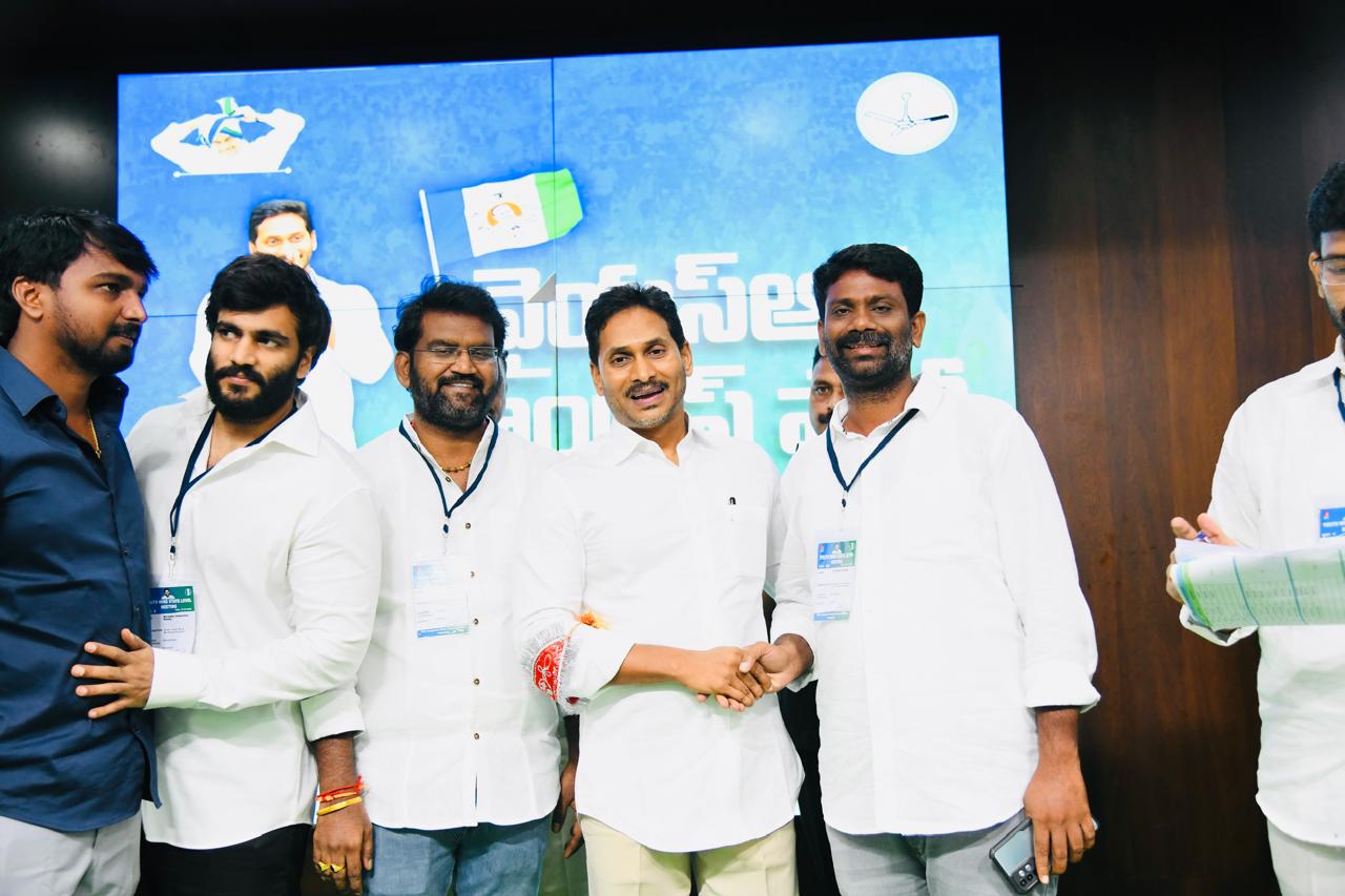 వైసిపి అధినేతను కలిసిన కిషోర్ రెడ్డి