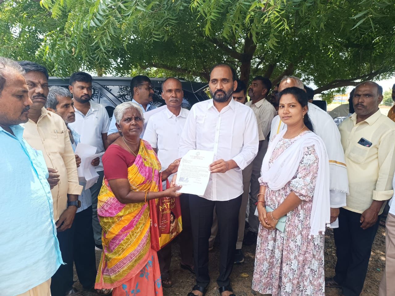 ఆరు లక్షల సీఎం సహాయనిధి ఎల్ ఓ సి బాధితులకు అందజేసిన ఎమ్మెల్యే  కాకర్ల సురేష్..!