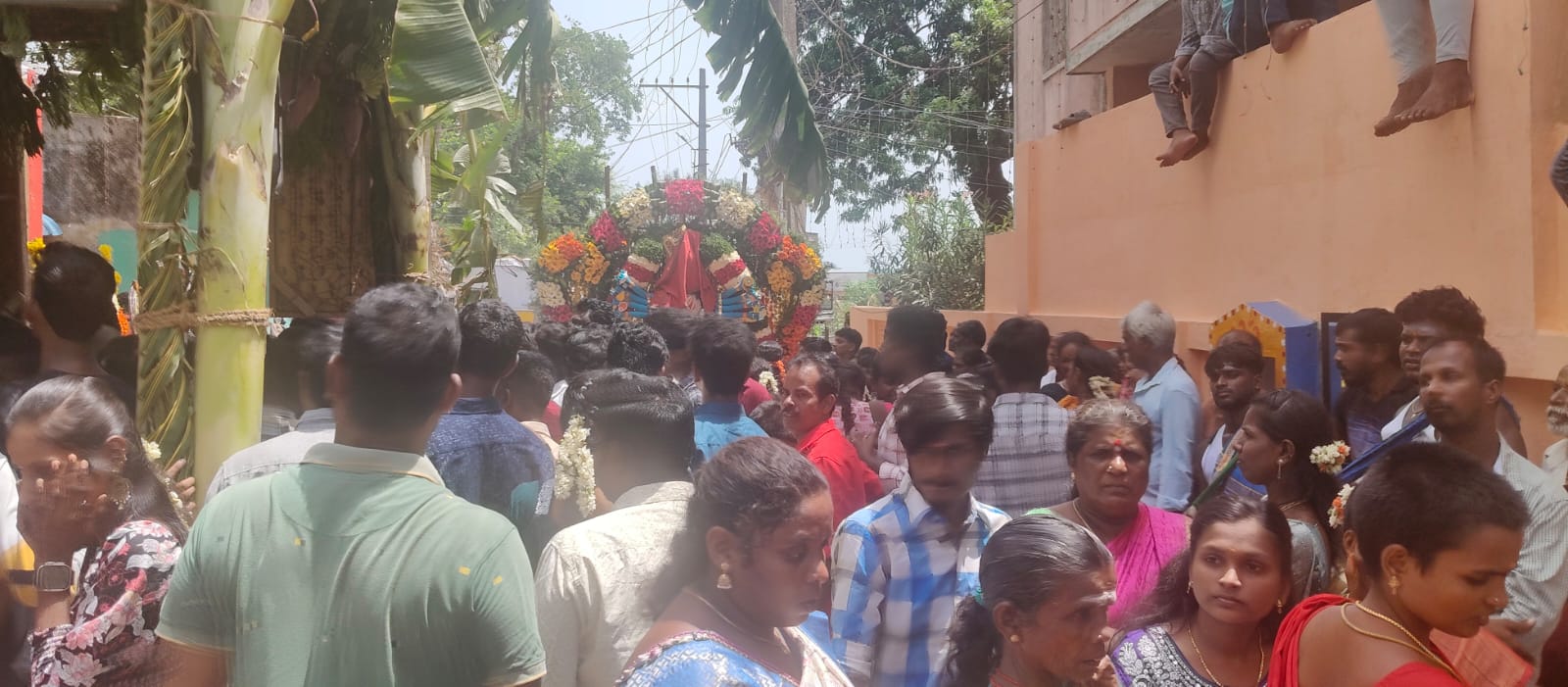 నెల్లూరు 49వ డివిజన్ పోలేరమ్మ జాతరకు చేసిన పర్వత రెడ్డి చంద్రశేఖర్ రెడ్డి