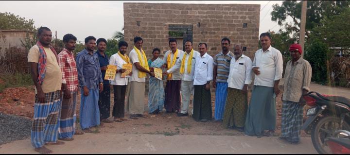 పెద్దపాడు లోని ఎమ్మెల్యే కాకర్ల సురేష్ గారి ఆదేశాల మెరకు రాష్ట్ర తెలుగు రైతు కార్య నిర్వాహ కార్యదర్శి బొల్లినేని వెంకట రామారావు గారి ఆధ్వర్యంలో జోరుగా సుపరిపాలనలో తొలి అడుగు కార్యక్రమం..!!!!